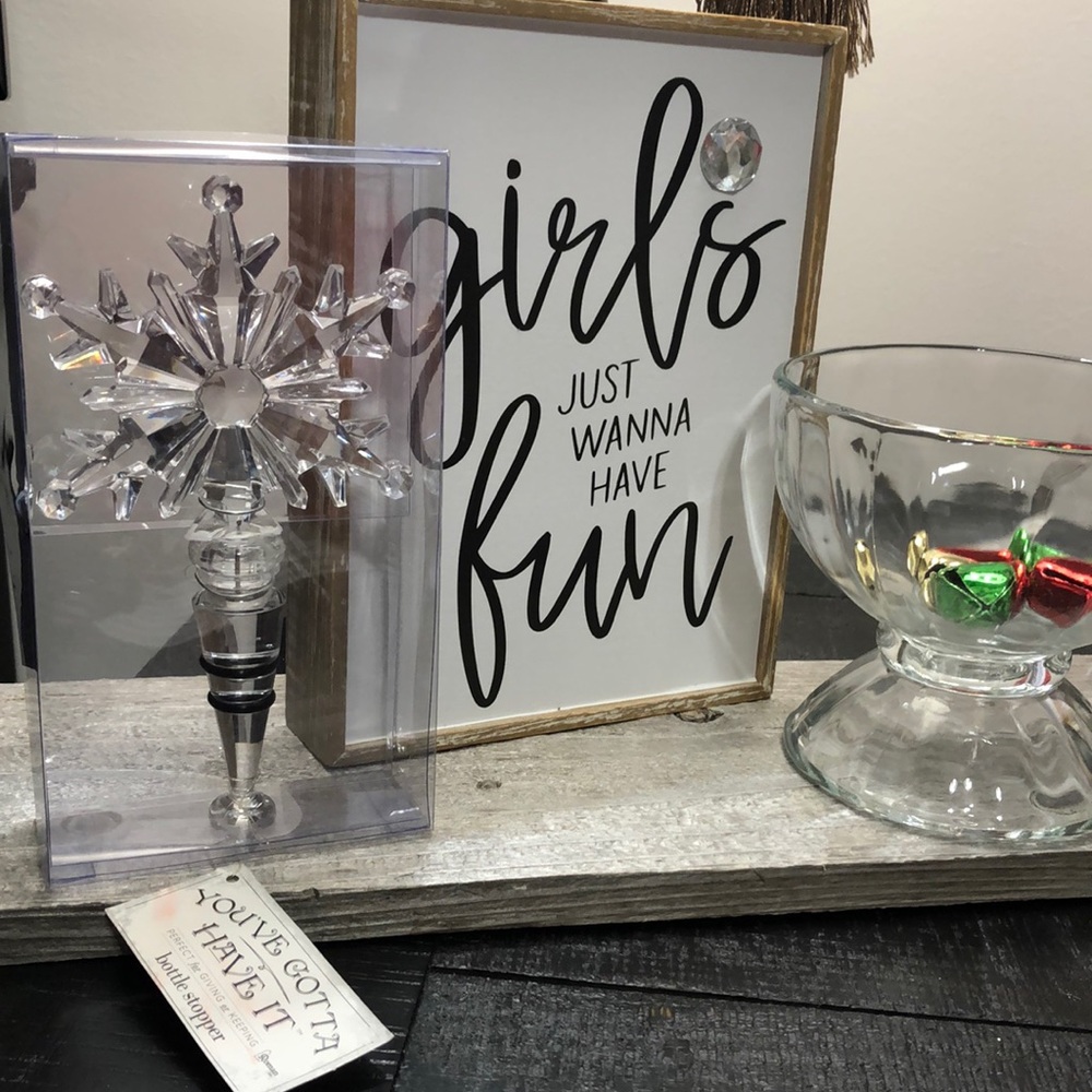 NWT Roman Inc. Snowflake Bottle Stopper!!